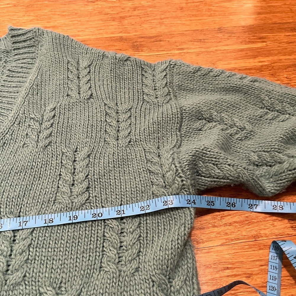 Lucky Brand Oversized Slouchy Fit Chunky Cozy Green Cable Knit V-Neck Sweater. - Picture 12 of 15